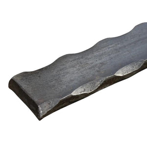 Ferro piatto martellato su 2 spigoli 30x6